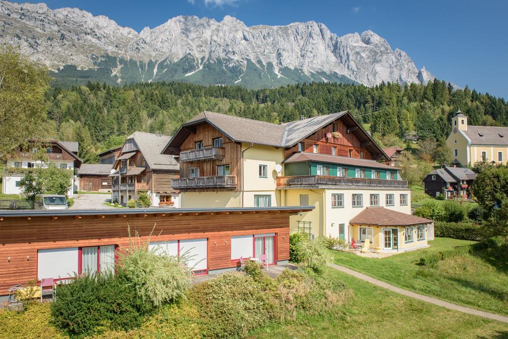 Mayer - Wirtshaus Und Dorfhotel Sankt Martin am Grimming Esterno foto