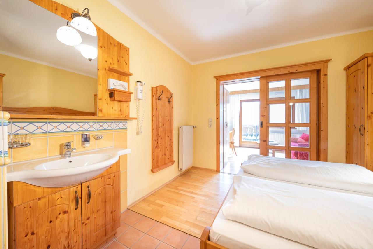 Mayer - Wirtshaus Und Dorfhotel Sankt Martin am Grimming Esterno foto